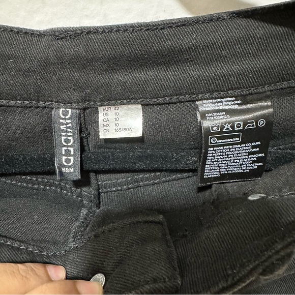 H&M Black mom jeans 👖 - Picture 3 of 3